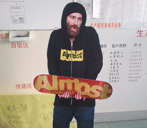 異形人像牌
