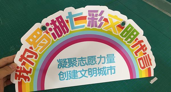 戶外廣告牌在KT板和PVC板材料中如何選擇?