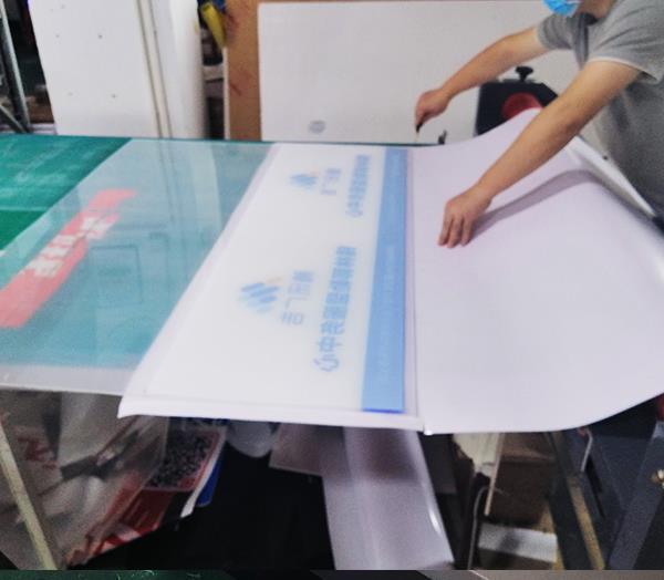 裱車貼保護(hù)墨水不被刮傷